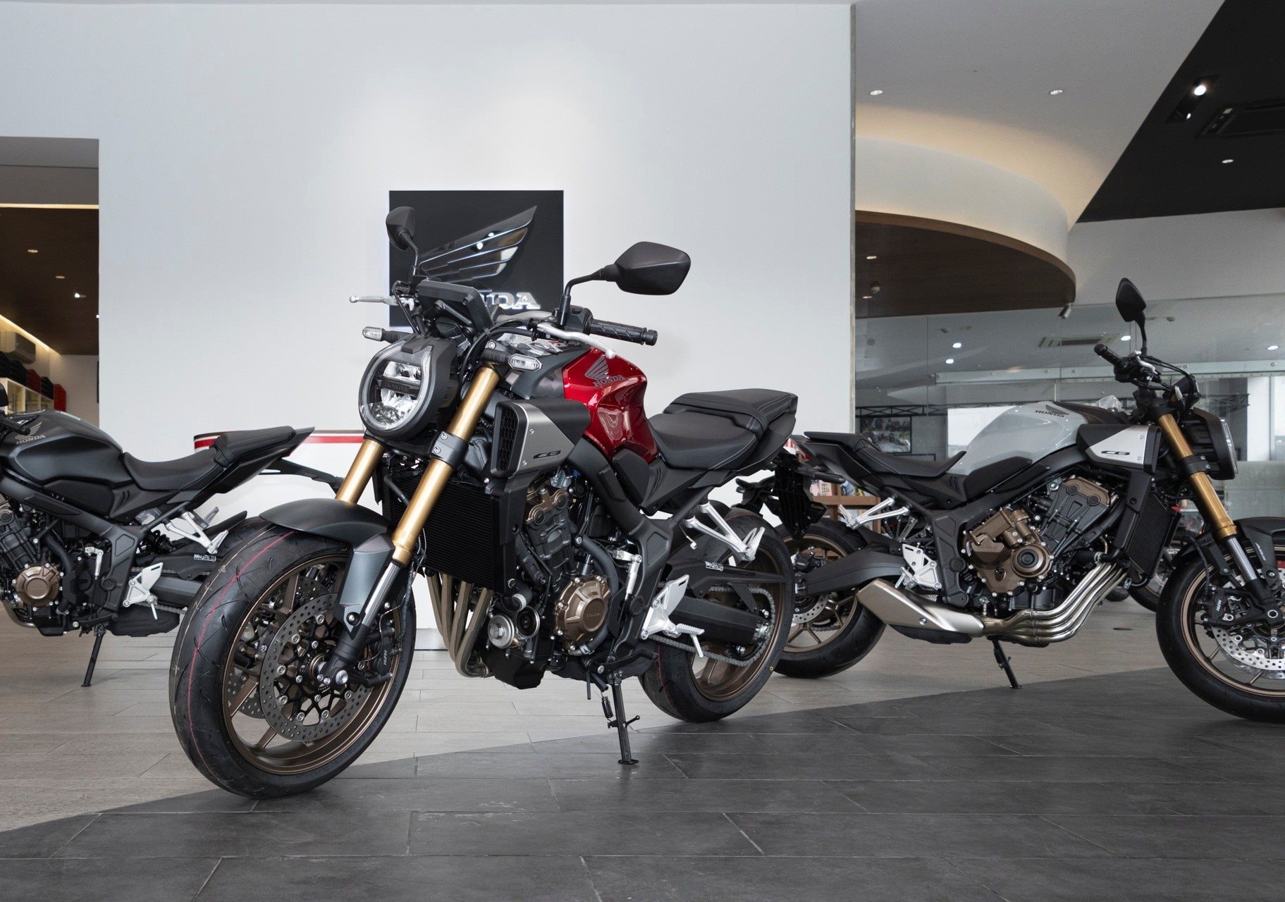 "Vua côn tay" của Honda về đại lý: Có ABS 2 kênh, giá mềm so với trang bị - Ảnh 3