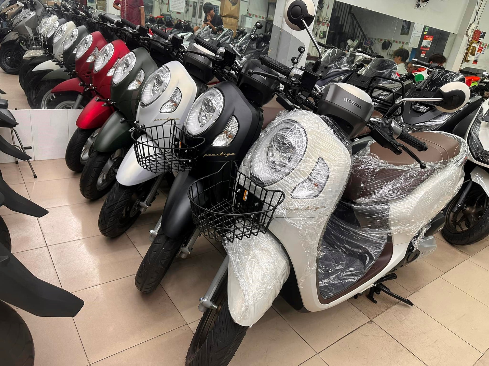 Xe ga giá 35 triệu đồng của Honda: Trang bị không kém cạnh Vision, tiết kiệm xăng ấn tượng chỉ 1,8 lít/100 km - Ảnh 2