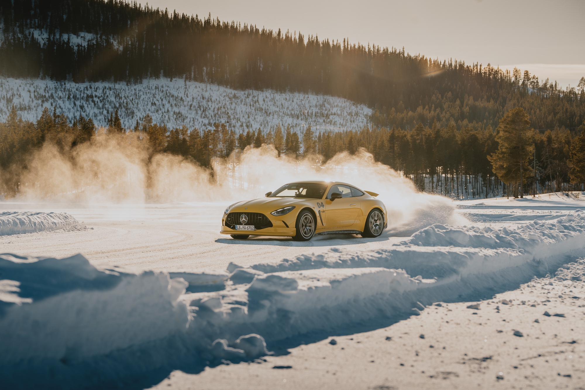 Ưu đãi Mercedes-AMG: Nhận ngay trải nghiệm lái xe trên băng tại cực Bắc châu Âu - Ảnh 4