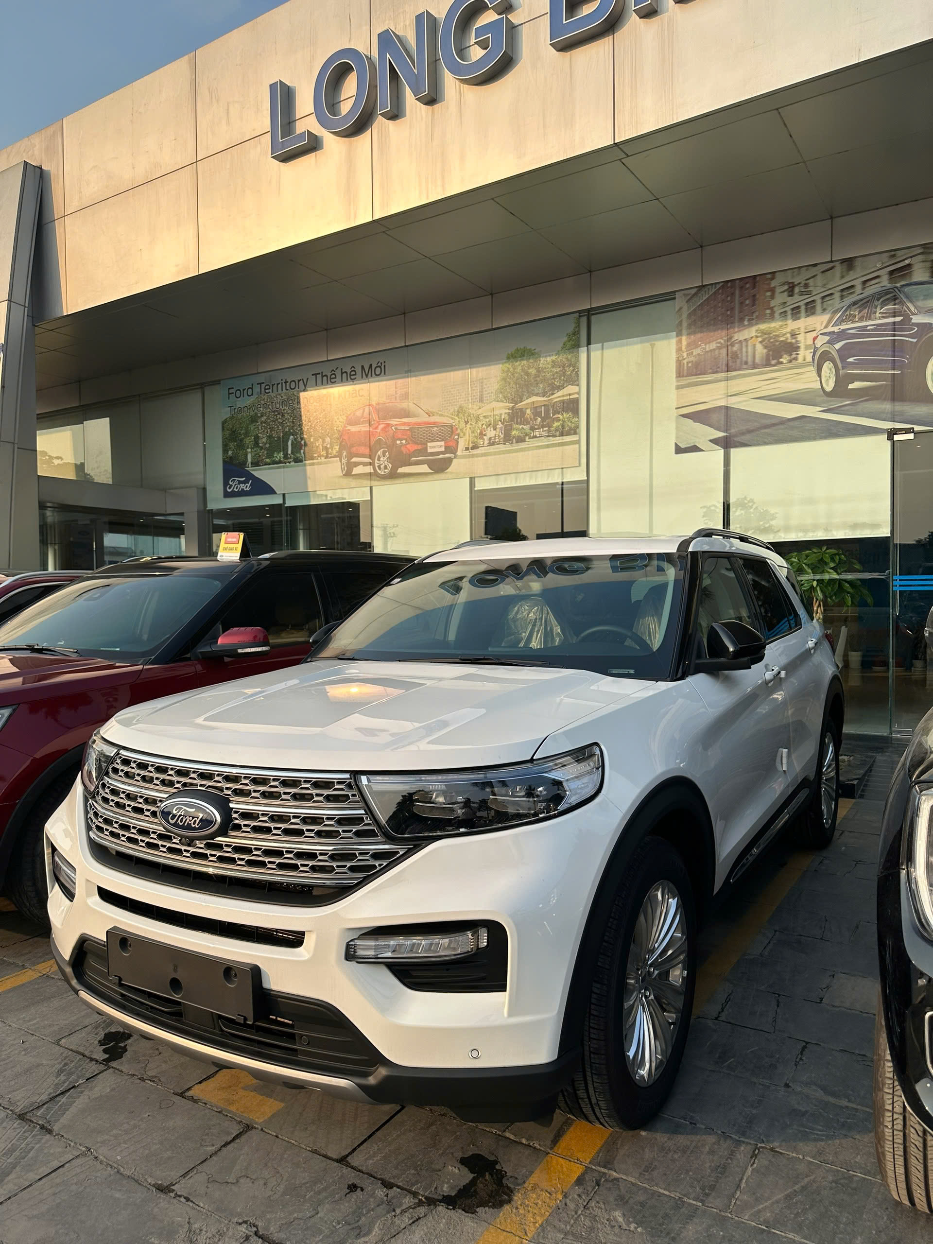 Muốn mua Ford Explorer 'giá rẻ' thì đây là một lựa chọn: Giá giảm 249 triệu, thực tế còn 1,85 tỷ, đã đổi động cơ, thêm bảo hành - Ảnh 1