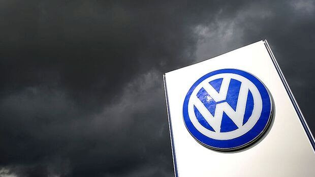 Lần đầu tiên sau 87 năm hoạt động, gã khổng lồ Volkswagen làm điều này - tưởng nhẹ nhàng nhưng ai hiểu chuyện biết ngay 'ông kẹ châu Âu' gặp rắc rối to - Ảnh 1