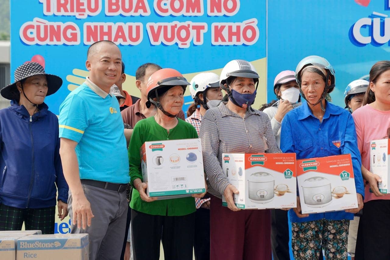 Điện Máy Xanh bắt đầu tặng 10.000 nồi cơm điện cho đồng bào bị ảnh hưởng bão lũ - Ảnh 1