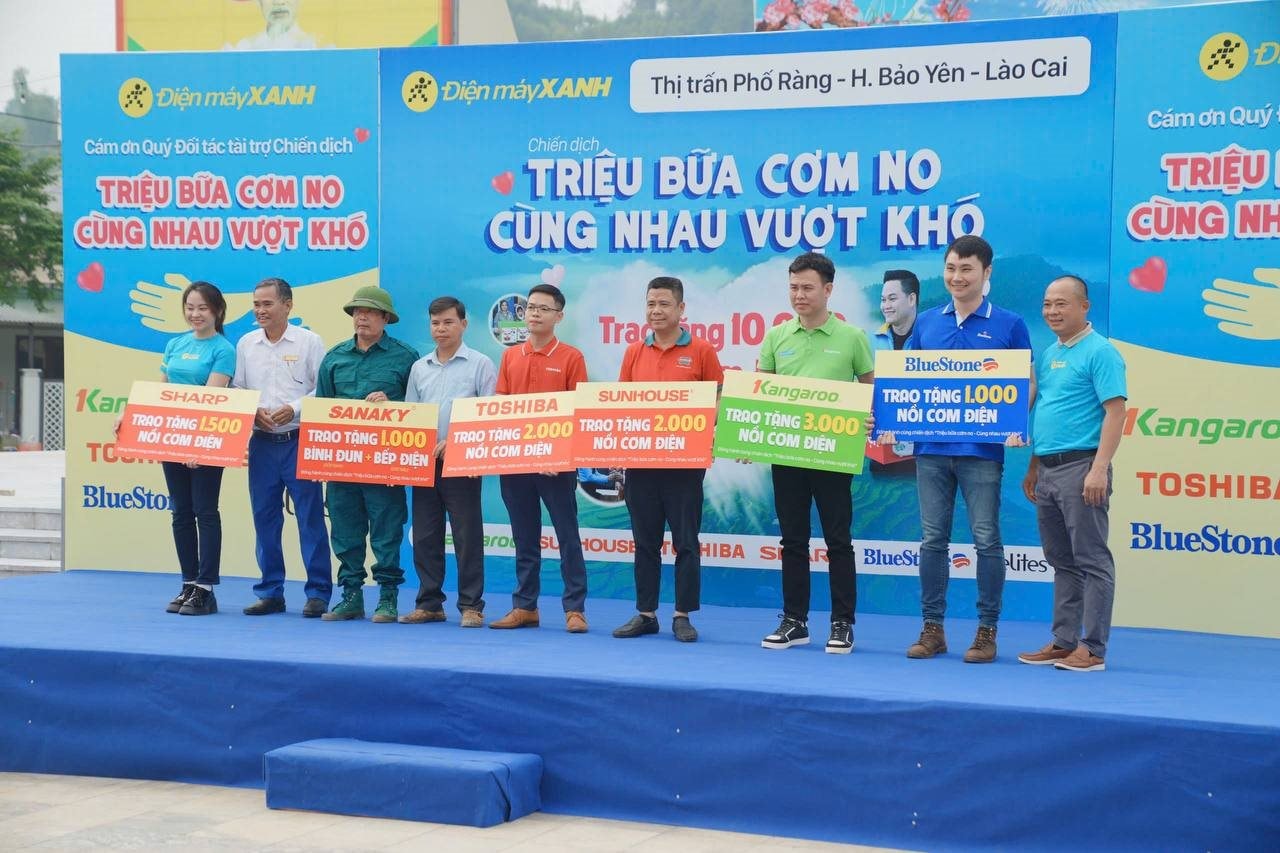 Điện Máy Xanh bắt đầu tặng 10.000 nồi cơm điện cho đồng bào bị ảnh hưởng bão lũ - Ảnh 2