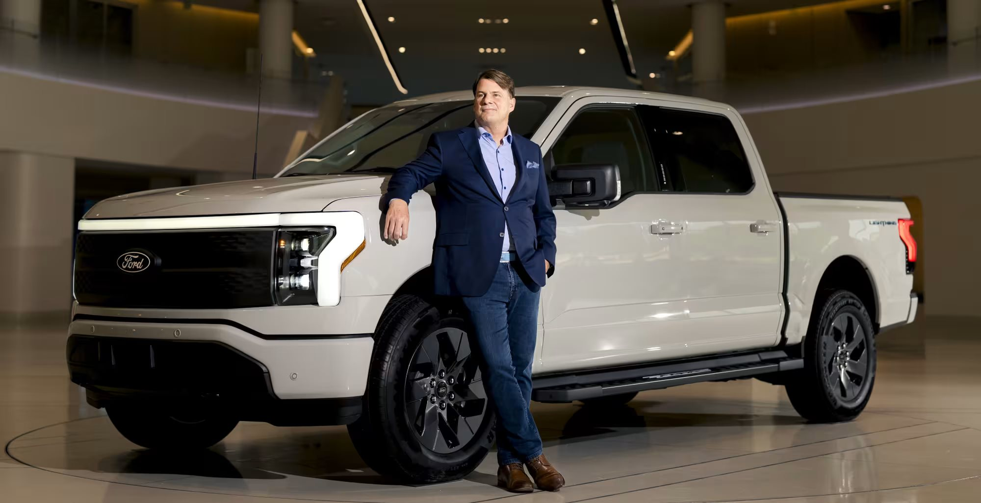 Giám đốc Ford bị sốc sau khi mổ xẻ và lái thử xe điện Trung Quốc, quyết định tránh đối đầu và chuyển qua học hỏi: ‘Họ vượt quá xa chúng ta’ - Ảnh 1