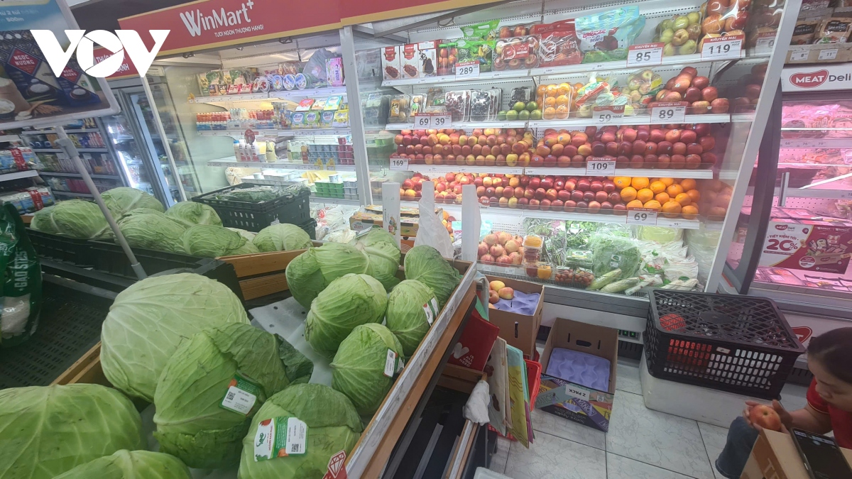 Hàng thiết yếu ở Thái Nguyên đầy đủ, thịt và rau xanh tăng giá - Ảnh 4