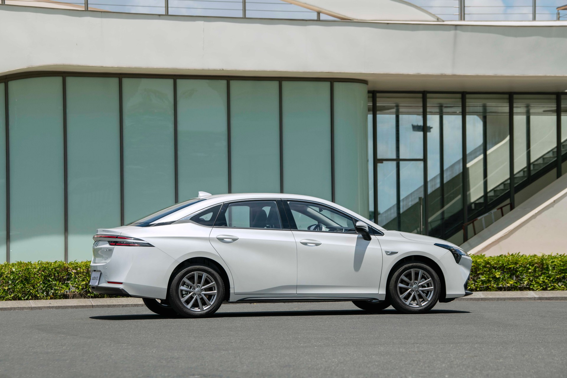 Bộ 3 xe AION mới chốt ra mắt Việt Nam năm nay: Nhiều phân khúc, có xe cửa cánh chim, chạy xa nhất 770km/sạc - Ảnh 9