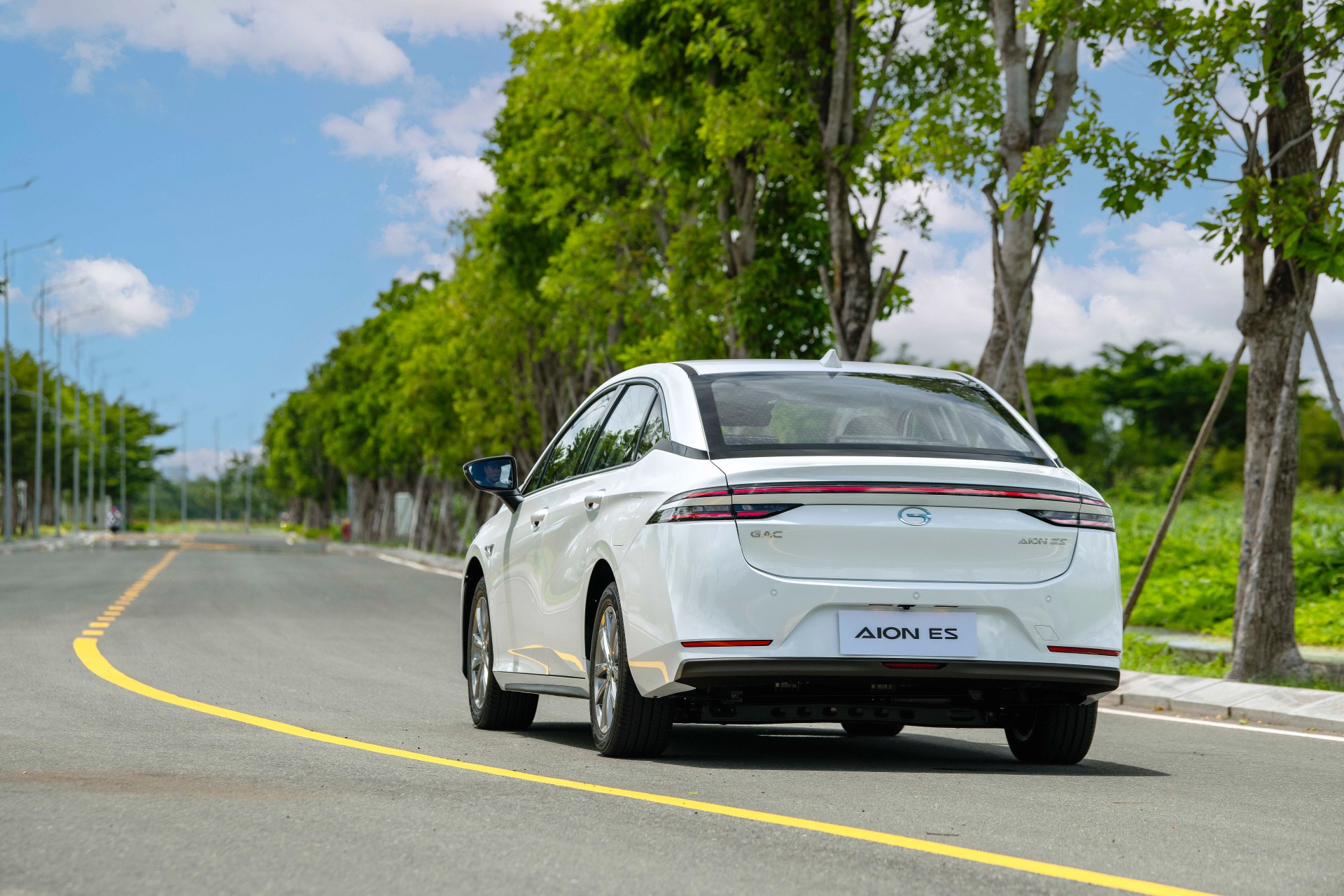 Bộ 3 xe AION mới chốt ra mắt Việt Nam năm nay: Nhiều phân khúc, có xe cửa cánh chim, chạy xa nhất 770km/sạc - Ảnh 10