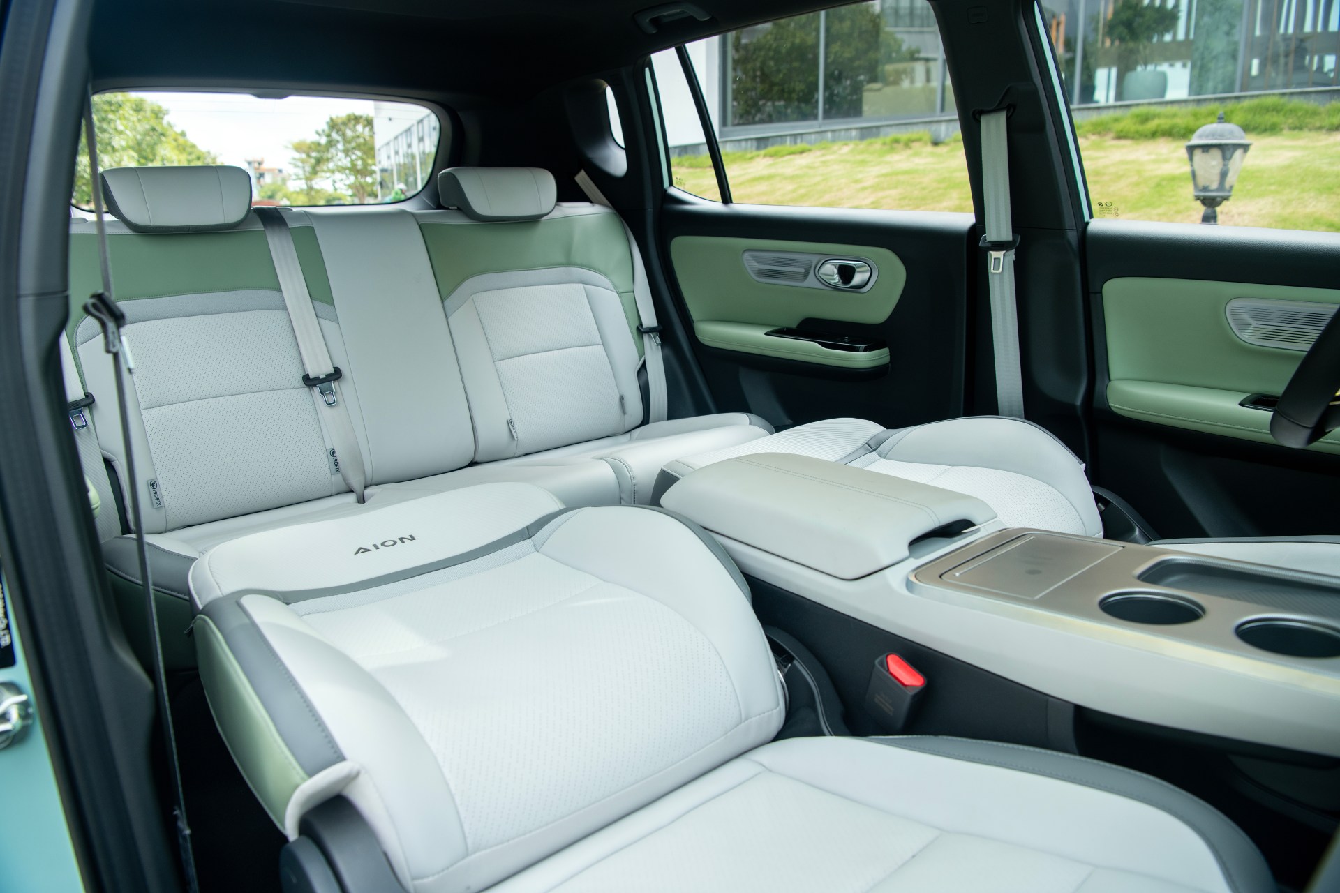 Bộ 3 xe AION mới chốt ra mắt Việt Nam năm nay: Nhiều phân khúc, có xe cửa cánh chim, chạy xa nhất 770km/sạc - Ảnh 7