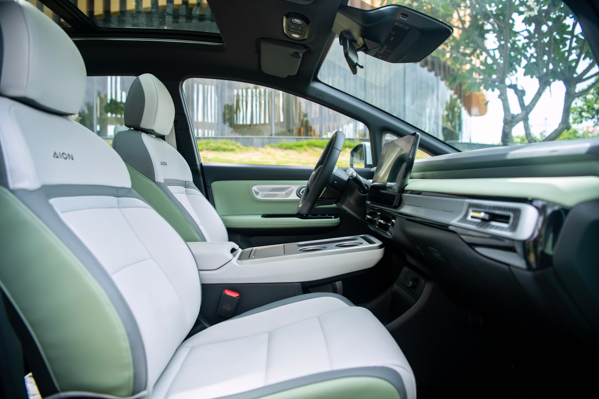 Bộ 3 xe AION mới chốt ra mắt Việt Nam năm nay: Nhiều phân khúc, có xe cửa cánh chim, chạy xa nhất 770km/sạc - Ảnh 6