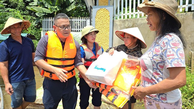 Người dân vùng lũ lụt đang cần nhất những hàng hóa, vật dụng gì? - Ảnh 1