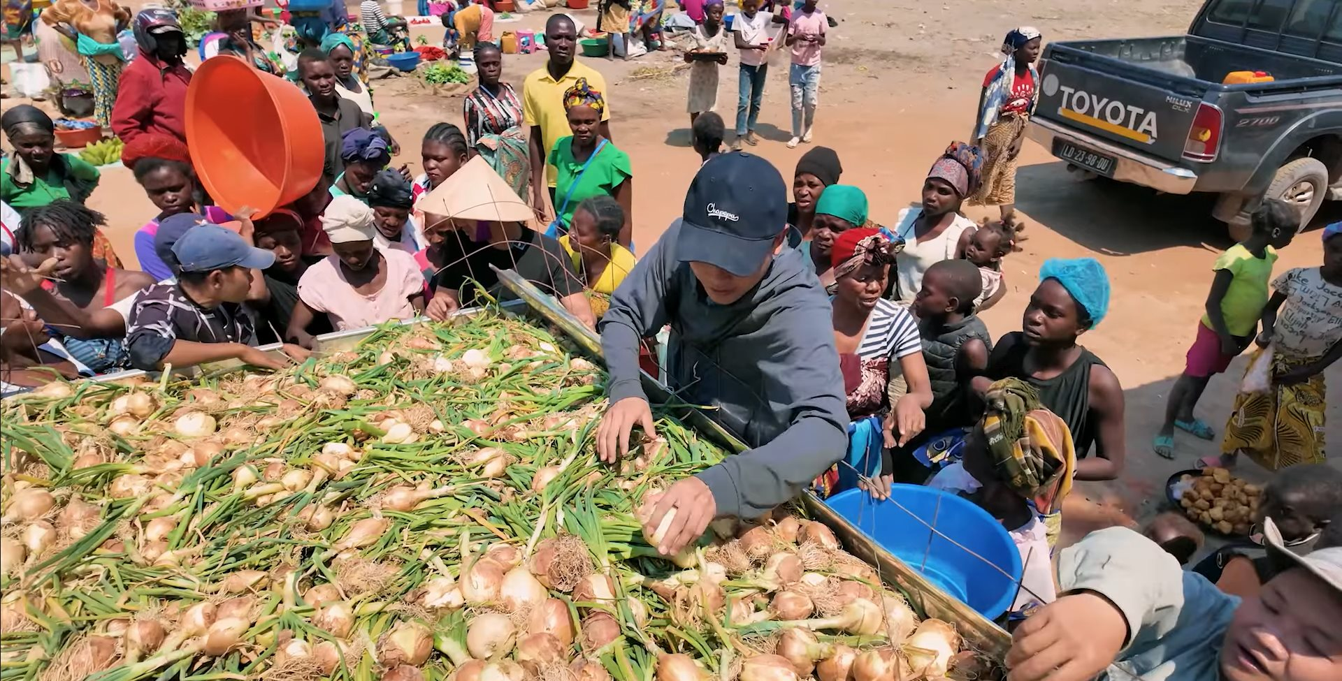 Loại củ bán đầy chợ Việt được team Quang Linh đem sang châu Phi trồng: người dân tranh mua như đặc sản, thu nhập siêu khủng - Ảnh 6
