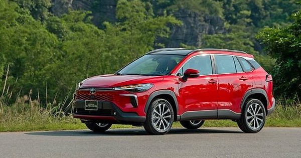 Một mẫu xe siêu tiết kiệm xăng của Toyota bứt phá 300%, giành ngôi vua doanh số phân khúc hybrid từ tay Honda CR-V