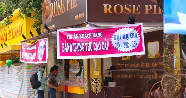 Hà Nội: Bánh trung thu đại hạ giá vẫn ế