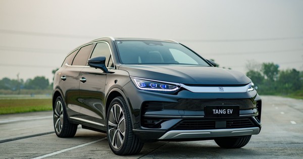 'Ông trùm' xe điện chuẩn bị ra mắt đối thủ Hyundai Santa Fe tại Việt Nam, tên gọi khiến MXH dậy sóng tranh cãi