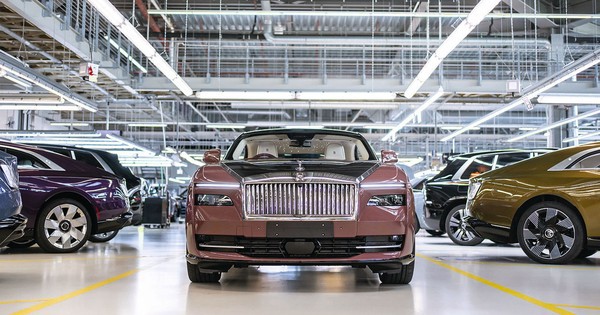 Rolls-Royce lên lịch ra mắt SUV điện đầu tiên