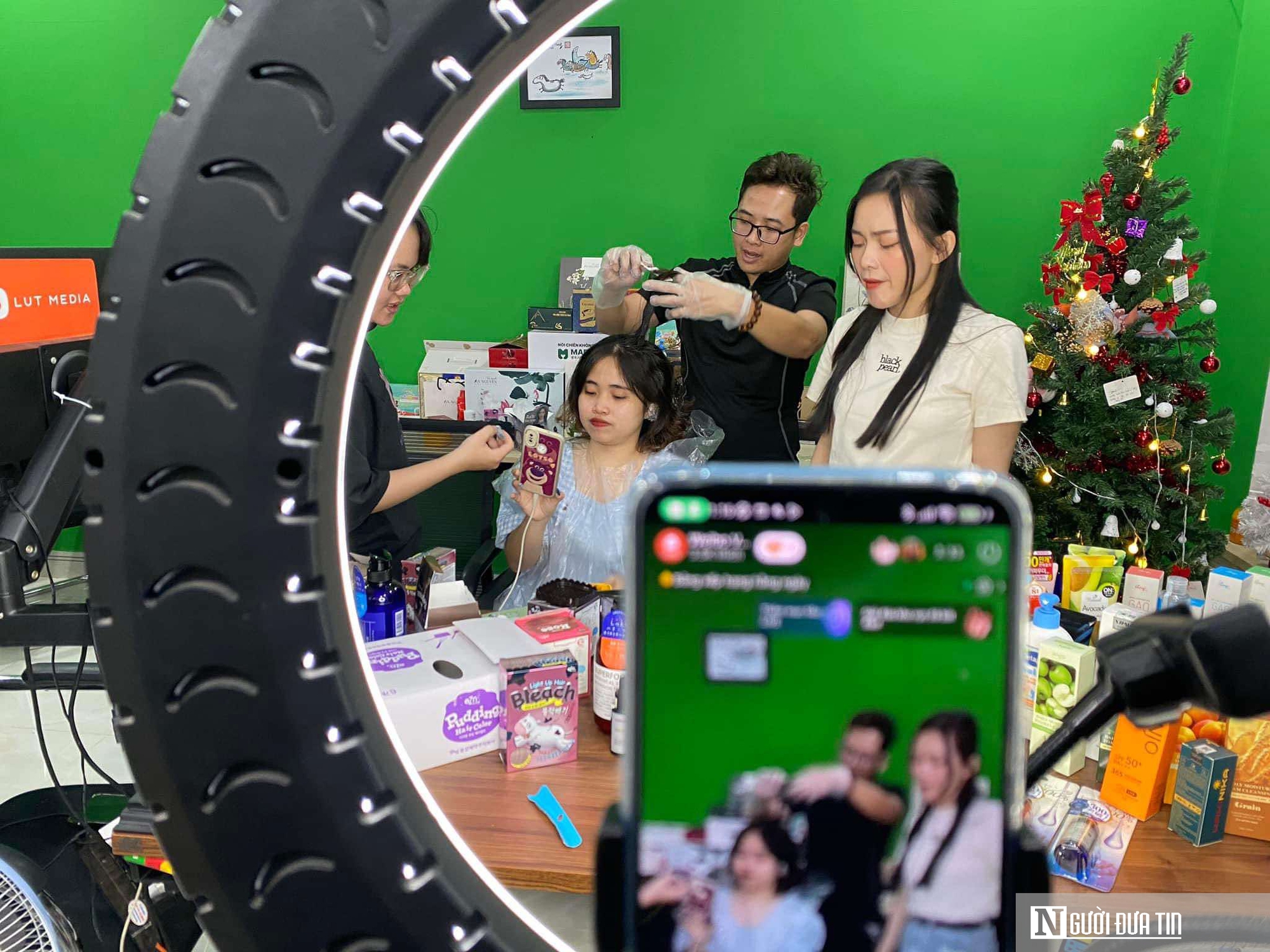 Doanh nghiệp nhỏ xoay vần trong cơn sốt livestream bán hàng - Ảnh 3