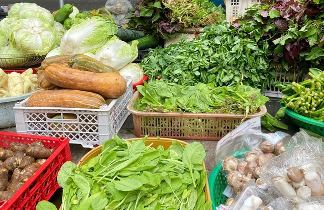 Thủ tướng: Xử lý nghiêm việc lợi dụng mưa lũ để tăng giá hàng hóa - Ảnh 1