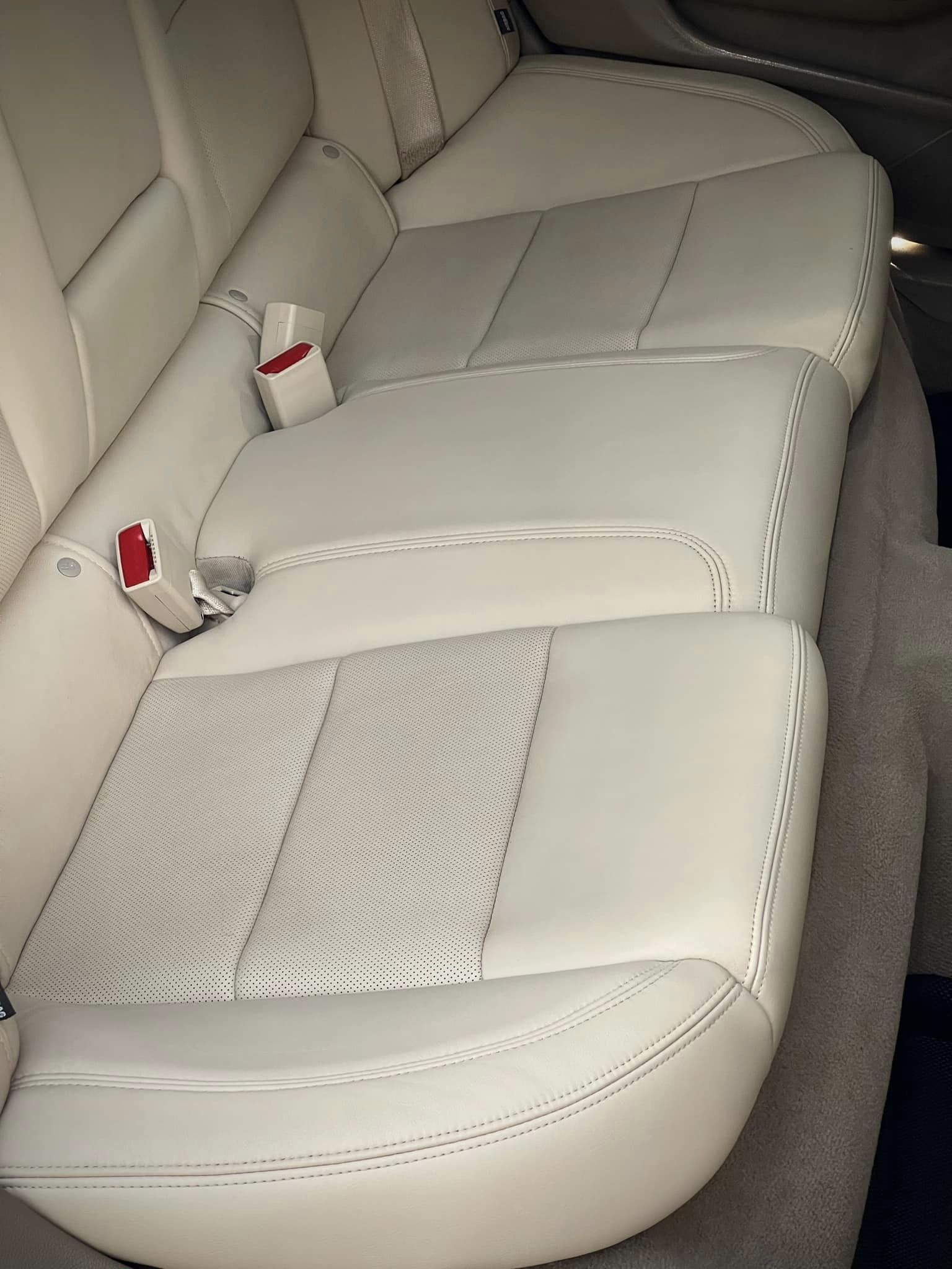 Rao Cadillac CTS giá hơn 1,4 tỷ, người bán cho biết cả Việt Nam chỉ có vài chiếc, đi trung bình hơn 3.000km/năm, cùng phân khúc E-Class - Ảnh 14