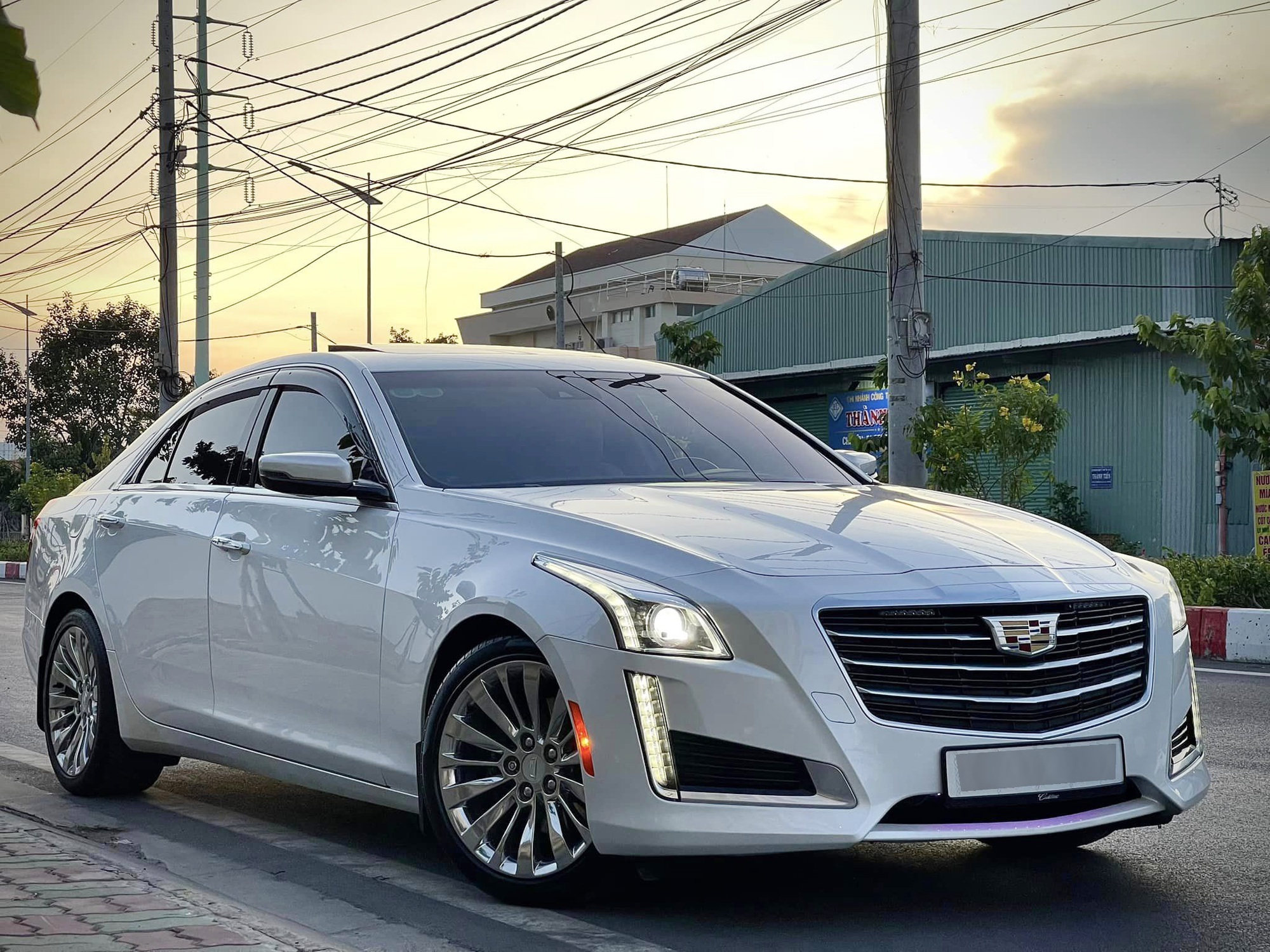Rao Cadillac CTS giá hơn 1,4 tỷ, người bán cho biết cả Việt Nam chỉ có vài chiếc, đi trung bình hơn 3.000km/năm, cùng phân khúc E-Class - Ảnh 1