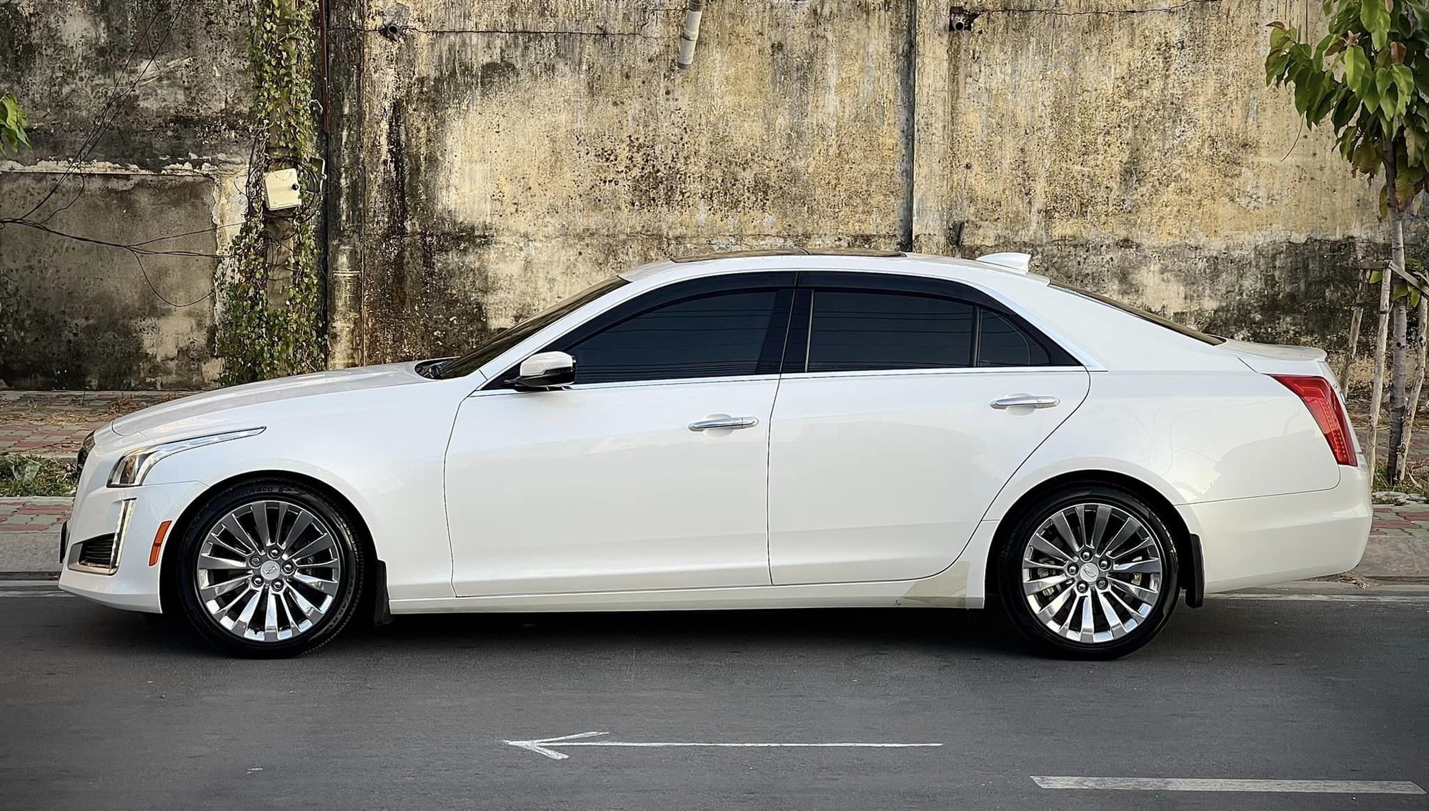 Rao Cadillac CTS giá hơn 1,4 tỷ, người bán cho biết cả Việt Nam chỉ có vài chiếc, đi trung bình hơn 3.000km/năm, cùng phân khúc E-Class - Ảnh 6