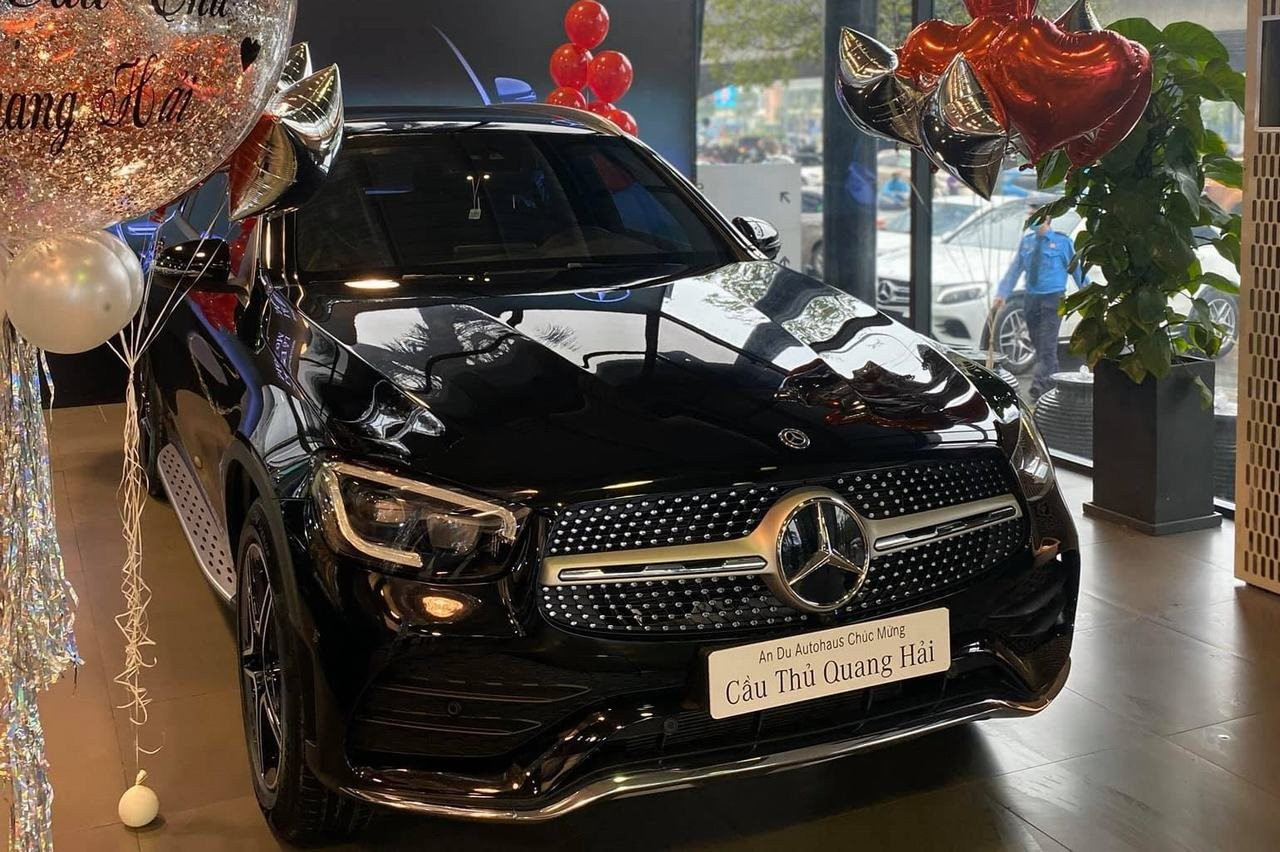 Bán xe VinFast ủng hộ đồng bào lũ lụt, Quang Hải, Chu Thanh Huyền đang đi xe gì? - Ảnh 3