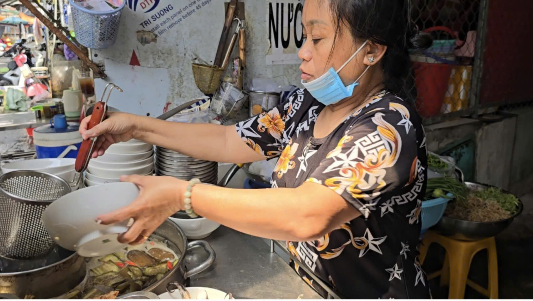 Nhiều chủ quán ăn ở TP HCM bị "Chi Cục thuế" gọi điện - Ảnh 1