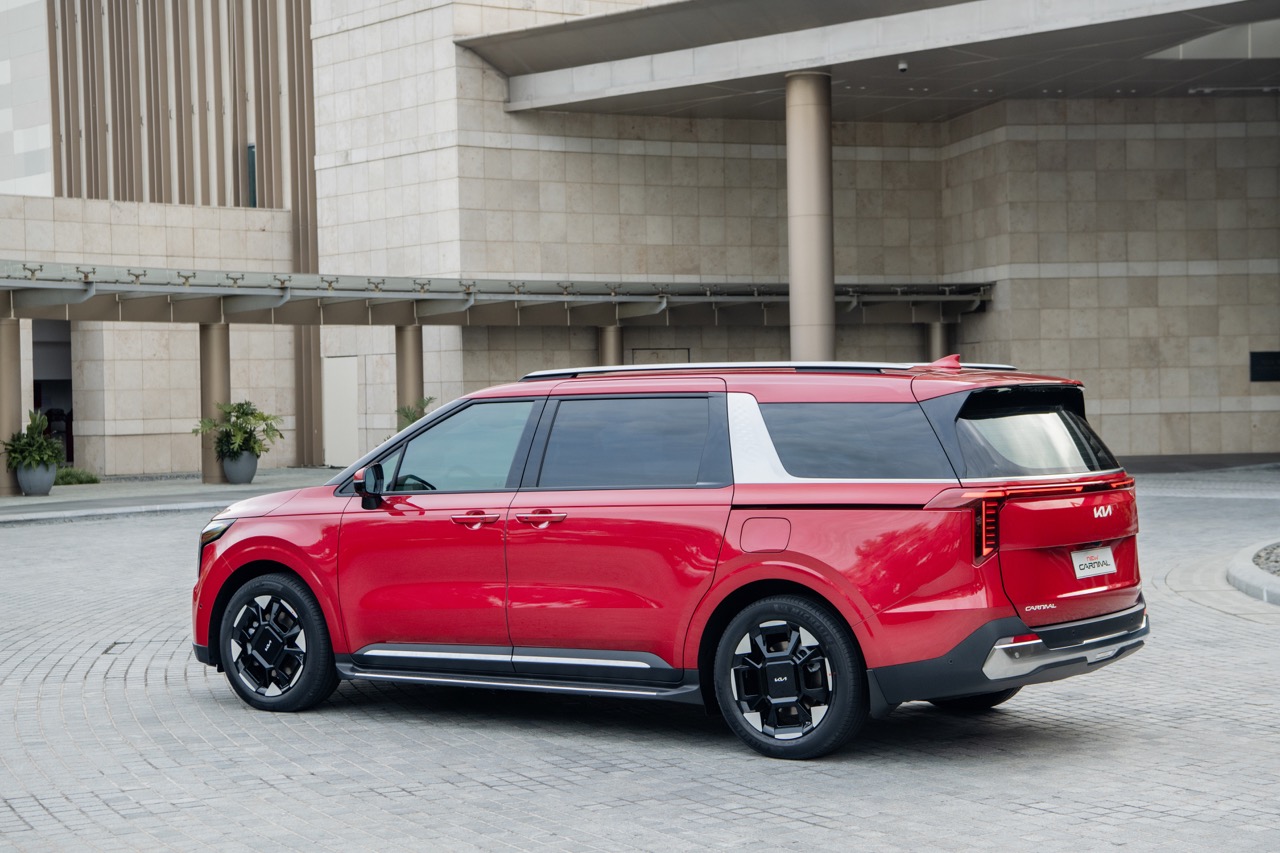 Kia Carnival 2024 ra mắt Việt Nam: 4 phiên bản giá từ 1,299 tỷ, chỉ còn máy dầu, cải tiến tiện nghi, nâng cao ADAS - Ảnh 13