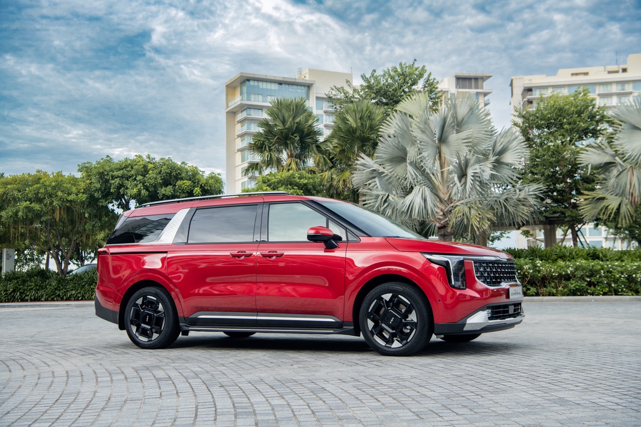 Kia Carnival 2024 ra mắt Việt Nam: 4 phiên bản giá từ 1,299 tỷ, chỉ còn máy dầu, cải tiến tiện nghi, nâng cao ADAS - Ảnh 18