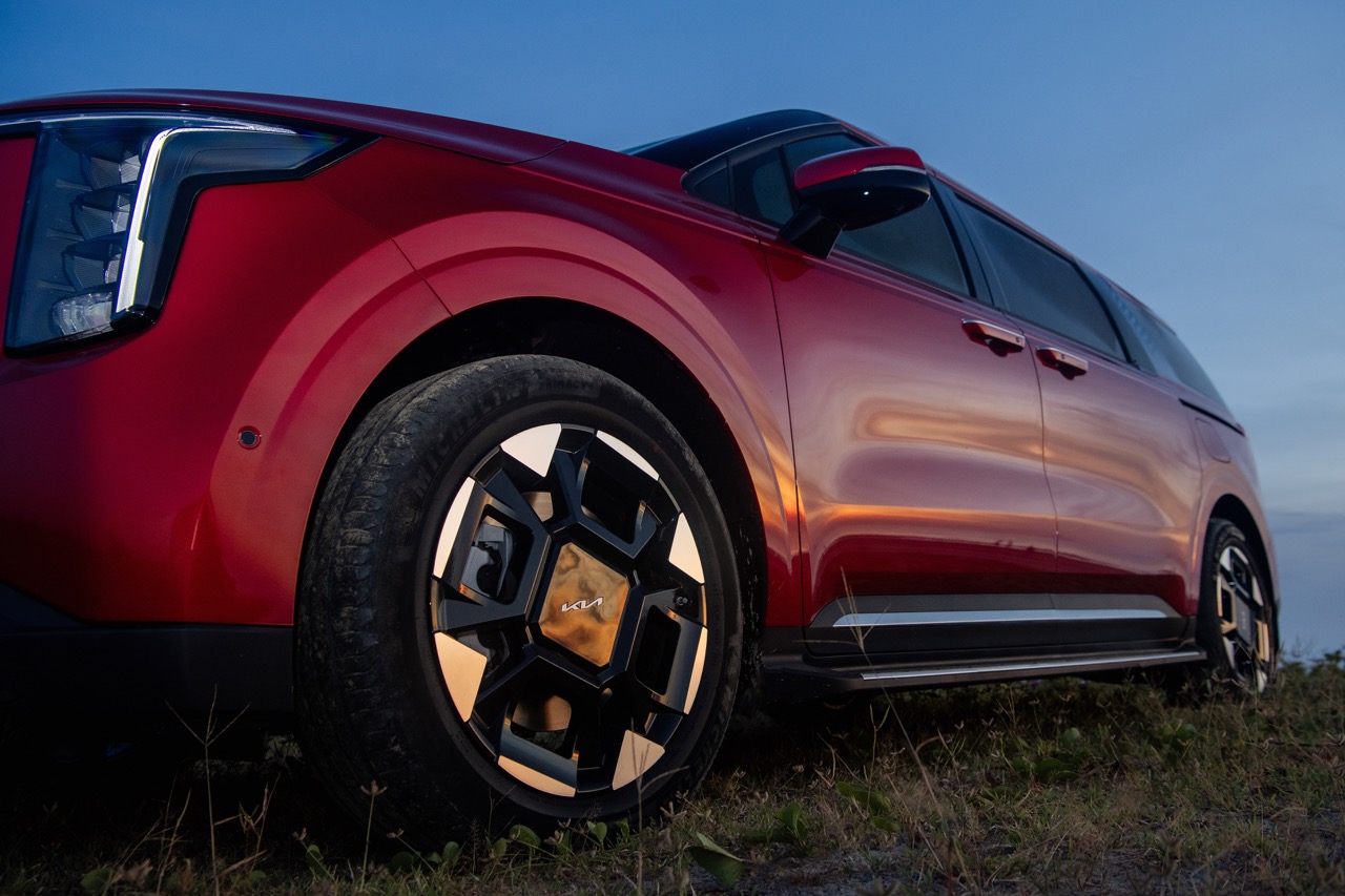 Kia Carnival 2024 ra mắt Việt Nam: 4 phiên bản giá từ 1,299 tỷ, chỉ còn máy dầu, cải tiến tiện nghi, nâng cao ADAS - Ảnh 8