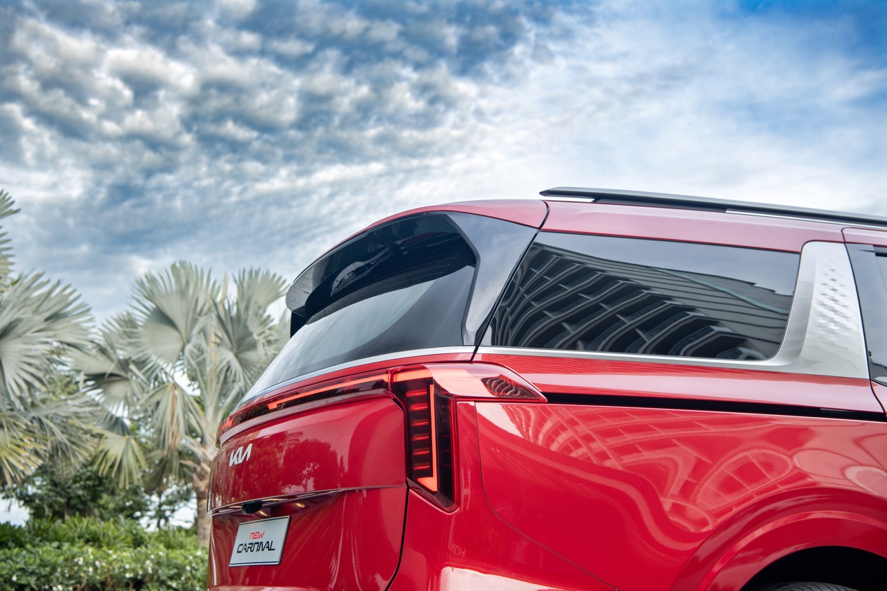Kia Carnival 2024 ra mắt Việt Nam: 4 phiên bản giá từ 1,299 tỷ, chỉ còn máy dầu, cải tiến tiện nghi, nâng cao ADAS - Ảnh 19