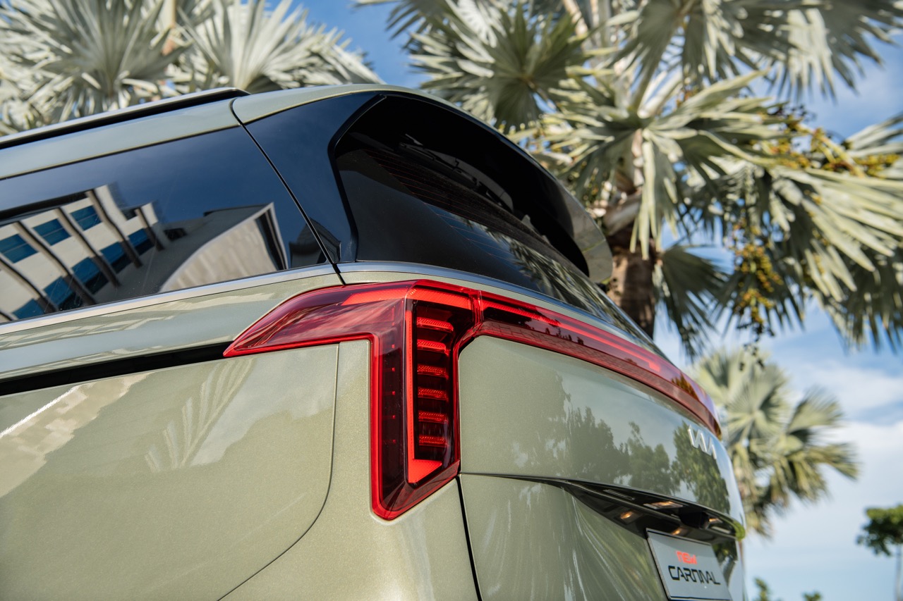 Kia Carnival 2024 ra mắt Việt Nam: 4 phiên bản giá từ 1,299 tỷ, chỉ còn máy dầu, cải tiến tiện nghi, nâng cao ADAS - Ảnh 7