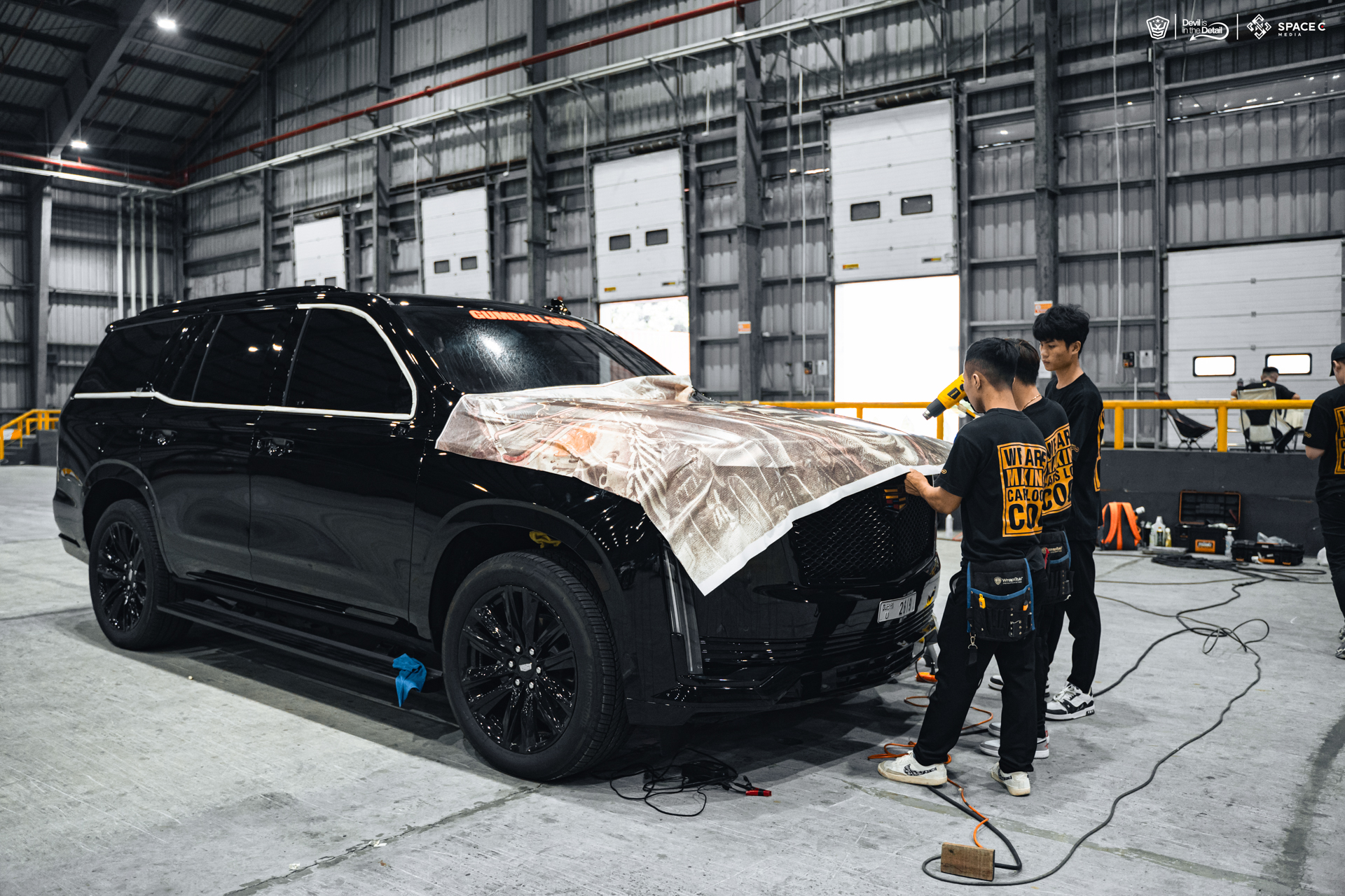 Thợ Việt bật mí hậu trường dán Escalade và G63 tại Gumball 3000: Nóng, bụi mịn, thiếu sáng, không được tháo xe, chạy đua 12 tiếng/ngày - Ảnh 9