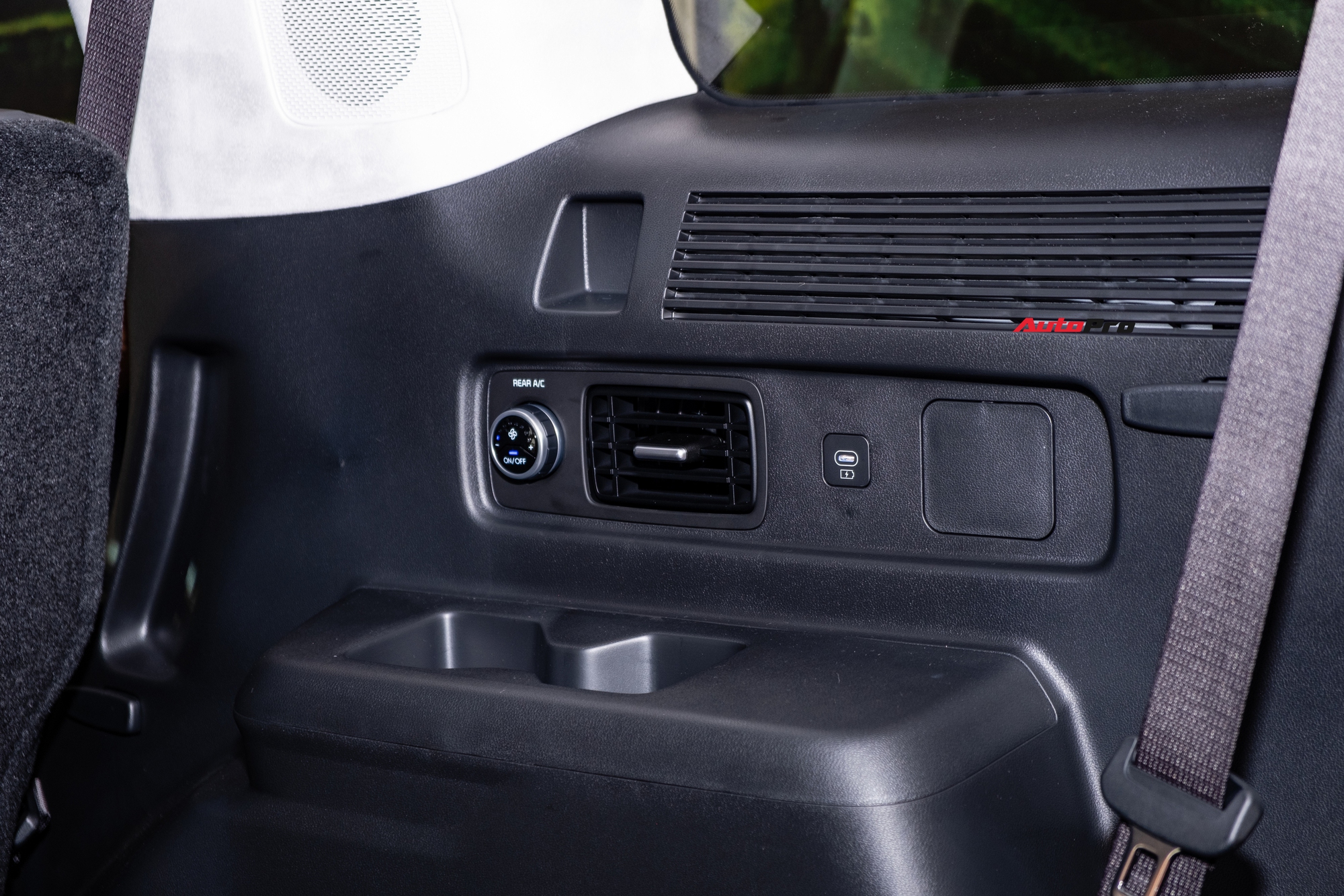 Cận cảnh Hyundai Santa Fe bản Prestige: Giá 1,265 tỷ đồng, tiện nghi gần ngang bản full, dễ thành bản bán chạy - Ảnh 8