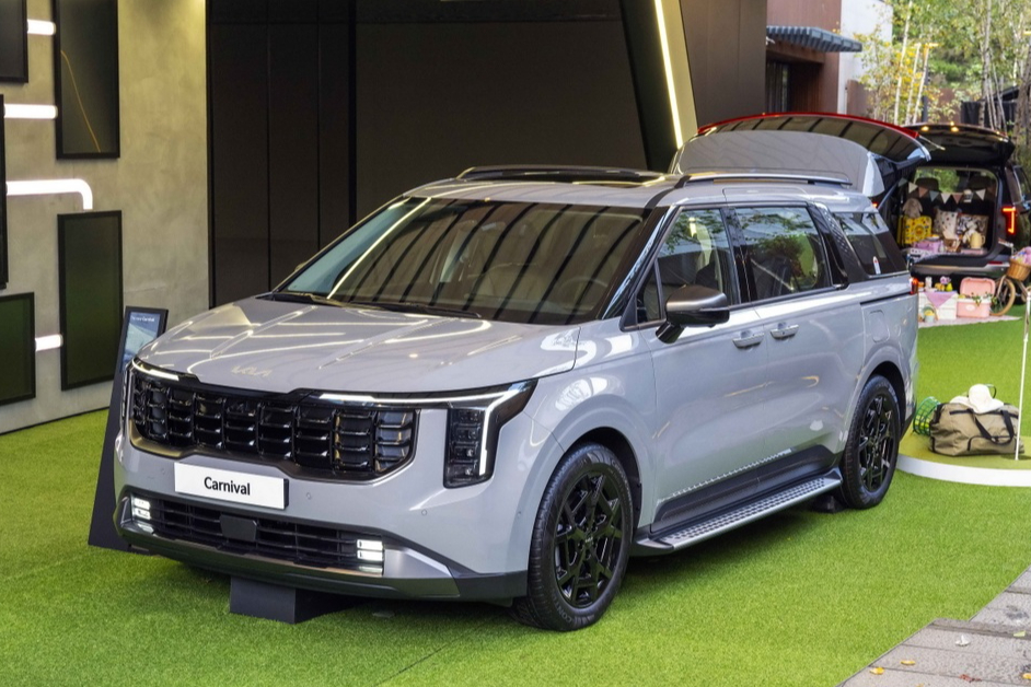 Xe hybrid mới ồ ạt về Việt Nam dịp cuối năm: Có cả SUV, sedan, minivan, có mẫu cắm sạc, đầy bình xăng-điện chạy 1.200km - Ảnh 4