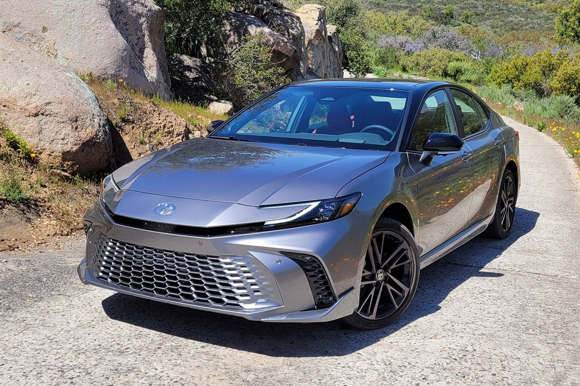 Xe hybrid mới ồ ạt về Việt Nam dịp cuối năm: Có cả SUV, sedan, minivan, có mẫu cắm sạc, đầy bình xăng-điện chạy 1.200km - Ảnh 2