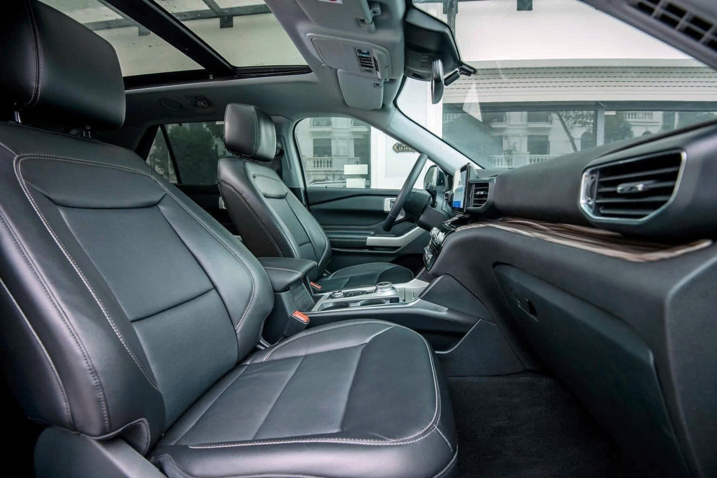 Muốn mua Ford Explorer 'giá rẻ' thì đây là một lựa chọn: Giá giảm 249 triệu, thực tế còn 1,85 tỷ, đã đổi động cơ, thêm bảo hành - Ảnh 13