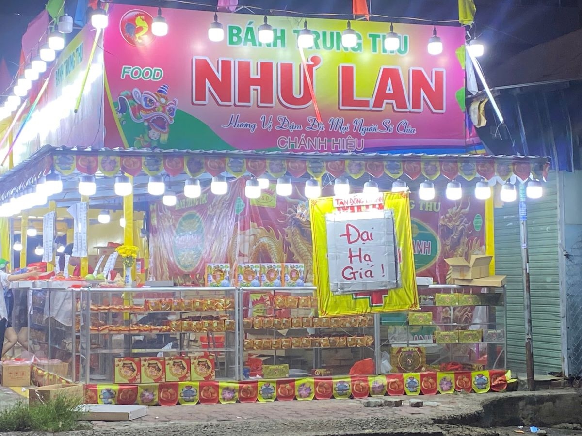 Bánh Trung hạ giá “sập sàn” vẫn ế ẩm - Ảnh 3
