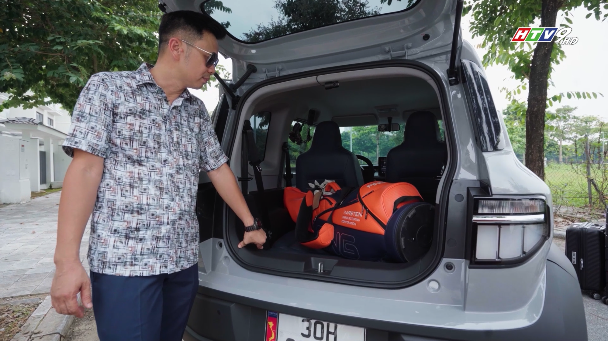 [Trên Ghế 11] Nhồi bộ golf, 4 vali, xe đạp gấp và nhiều người lớn vào VinFast VF 3 và kết quả… - Ảnh 6