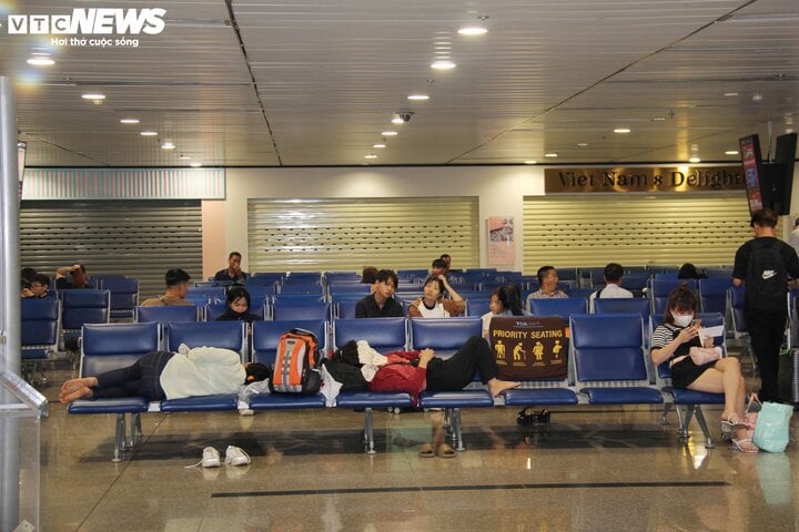 Vì sao ít người đi máy bay dịp nghỉ lễ 2/9? - Ảnh 1