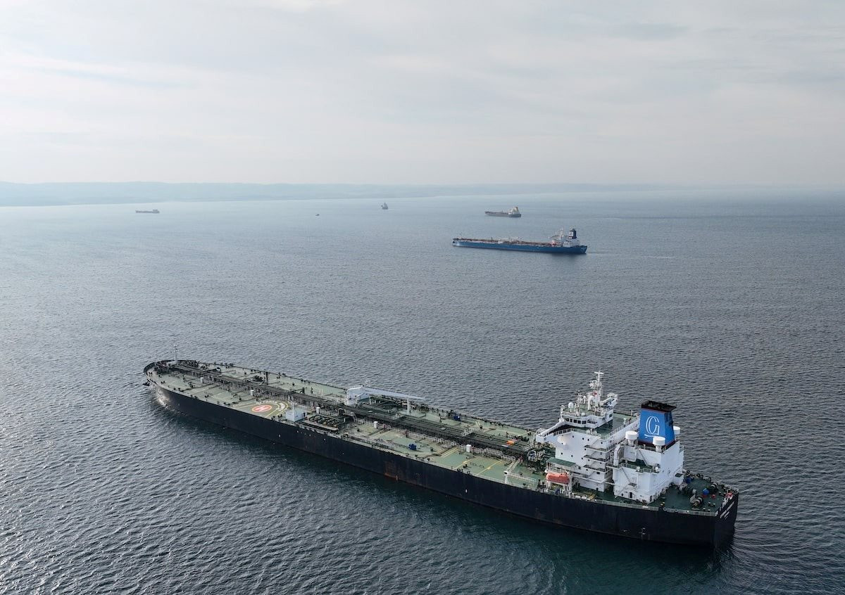 Vì sao dầu thô sập giá xuống dưới 70 USD/thùng? - Ảnh 1