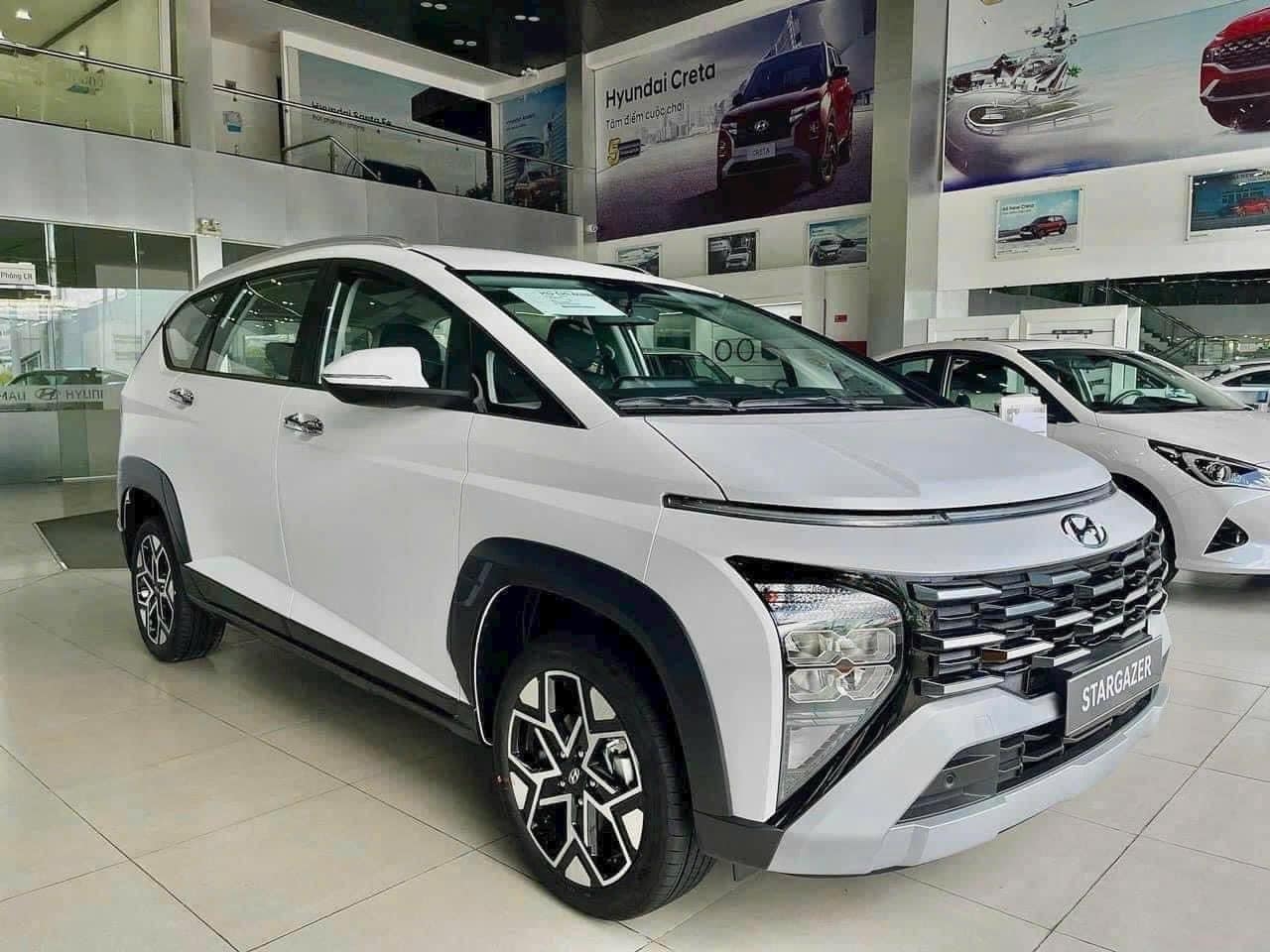 Hàng loạt MPV đua ưu đãi: Xpander bản cao giảm gần 70 triệu, XL7 Hybrid mới ra mắt đã xuống còn 570 triệu - Ảnh 4