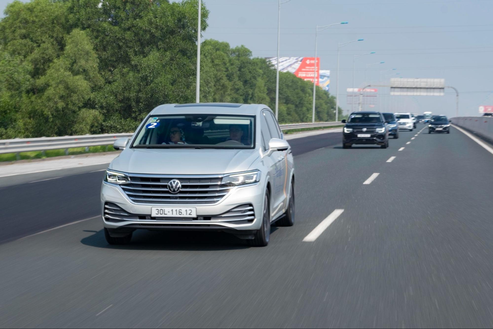 Tôi dành 2 ngày lái bộ đôi Volkswagen đi Hà Nội - Hạ Long: Đã hiểu lý do Viloran được dàn sao Việt mê, Touareg đáng có doanh số tốt hơn - Ảnh 6