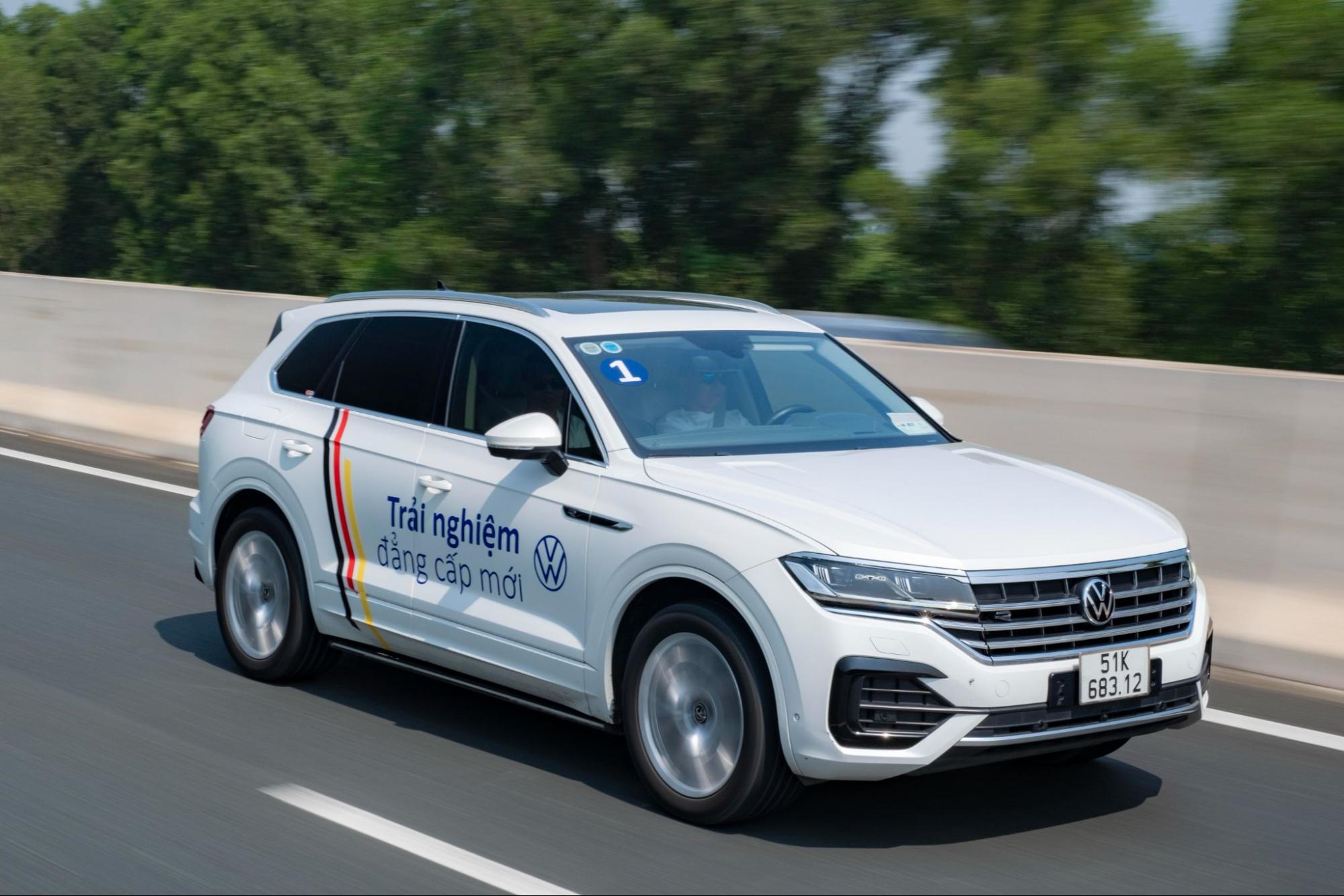 Tôi dành 2 ngày lái bộ đôi Volkswagen đi Hà Nội - Hạ Long: Đã hiểu lý do Viloran được dàn sao Việt mê, Touareg đáng có doanh số tốt hơn - Ảnh 9