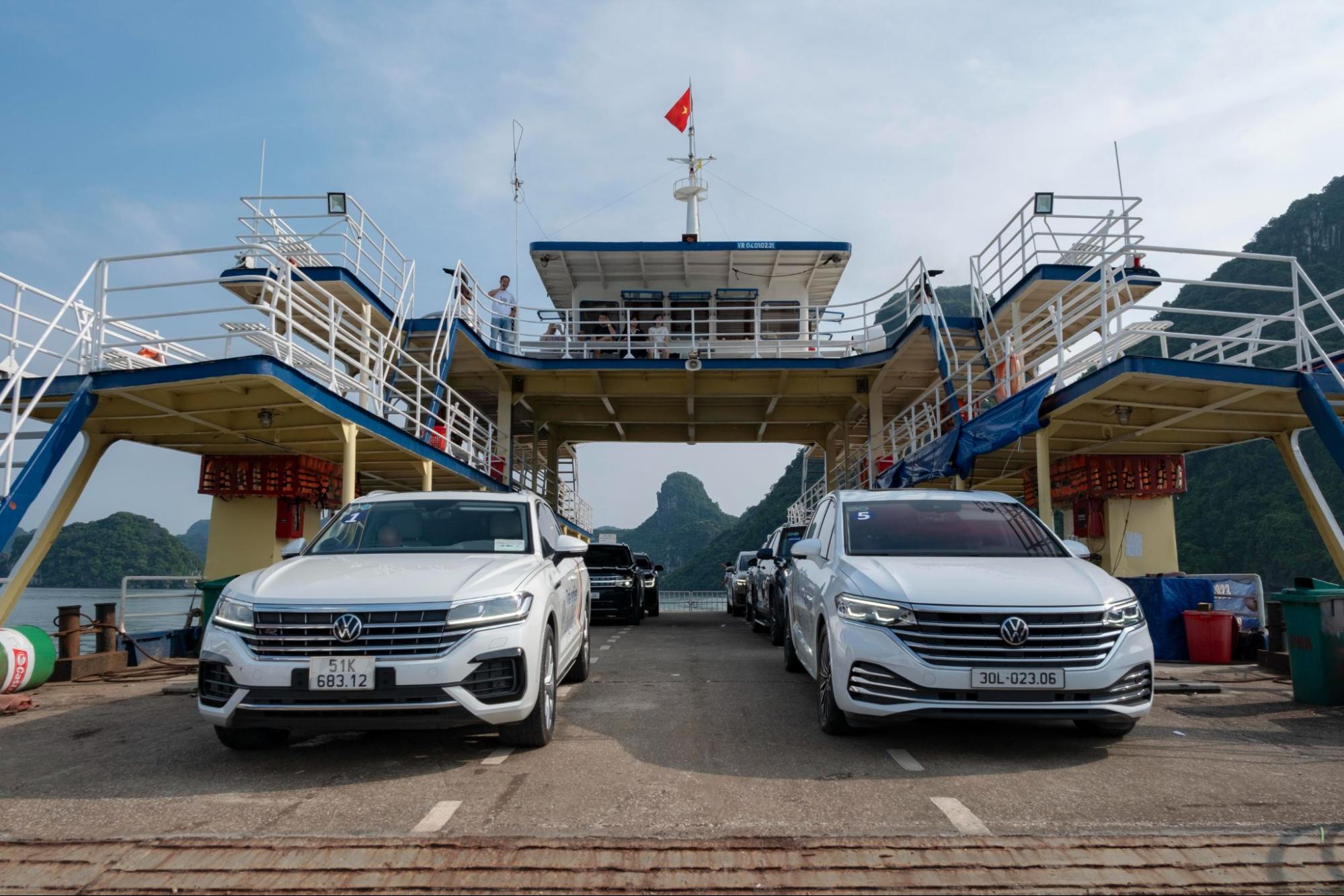 Tôi dành 2 ngày lái bộ đôi Volkswagen đi Hà Nội - Hạ Long: Đã hiểu lý do Viloran được dàn sao Việt mê, Touareg đáng có doanh số tốt hơn - Ảnh 1