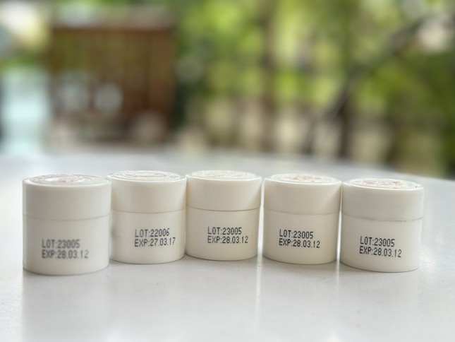 Hàng trăm hộp thuốc chống đột quỵ lẫn trong rác dạt vào bờ biển Quảng Bình - Ảnh 5