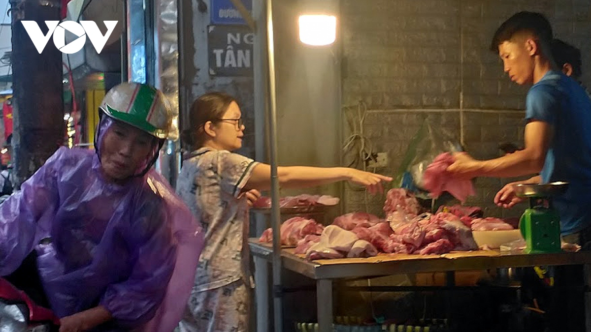 Dù giá tăng chóng mặt, thực phẩm, rau xanh tại nhiều siêu thị không còn để bán - Ảnh 3