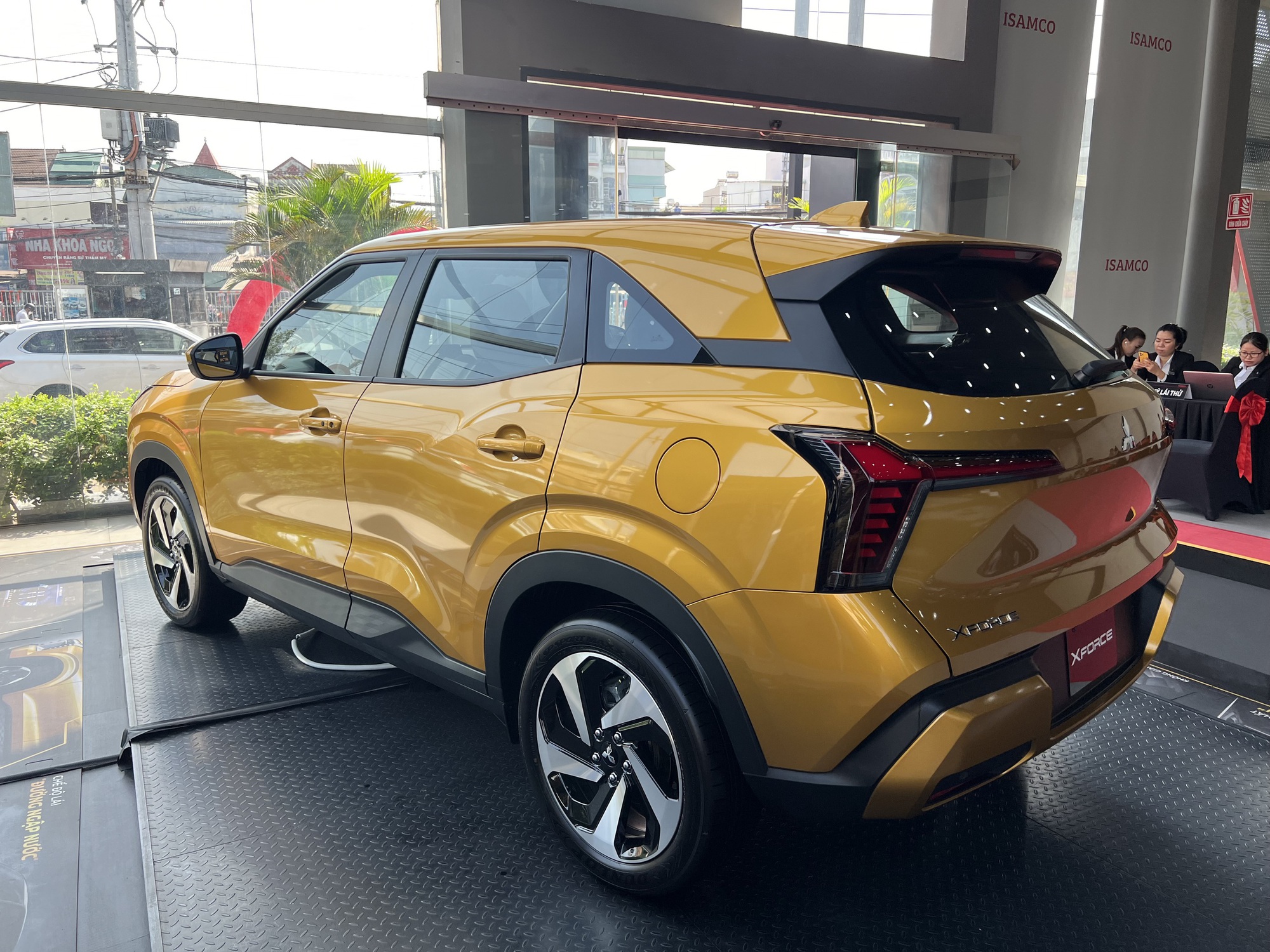 Hàng loạt mẫu ô tô rớt doanh số, điều gì đang xảy ra? - Ảnh 1