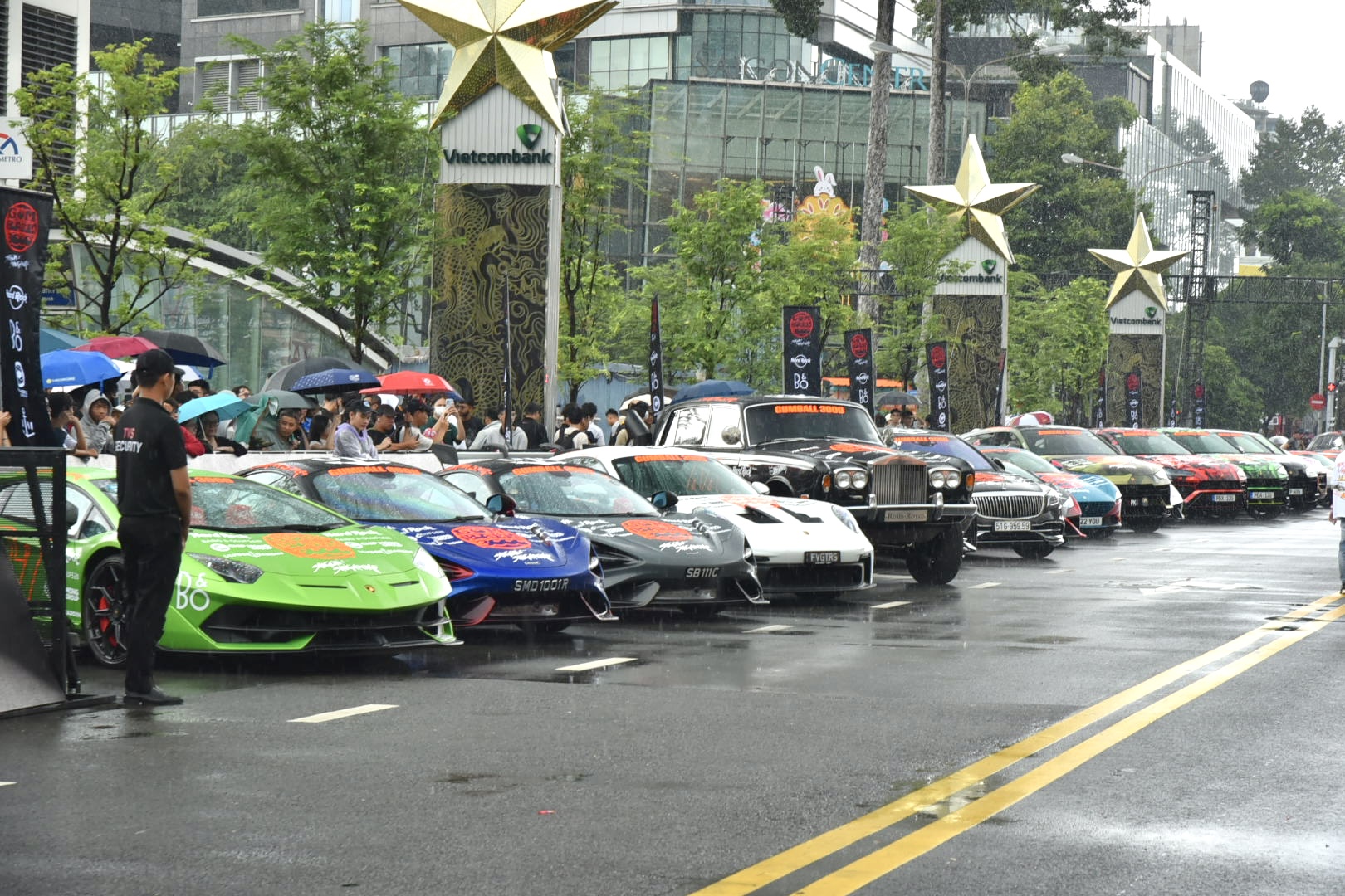 Cận cảnh dàn xe tham gia Gumball 3000: Đủ siêu xe đến siêu SUV, có cả bản giới hạn, bán tải và 2 xe VinFast - Ảnh 1