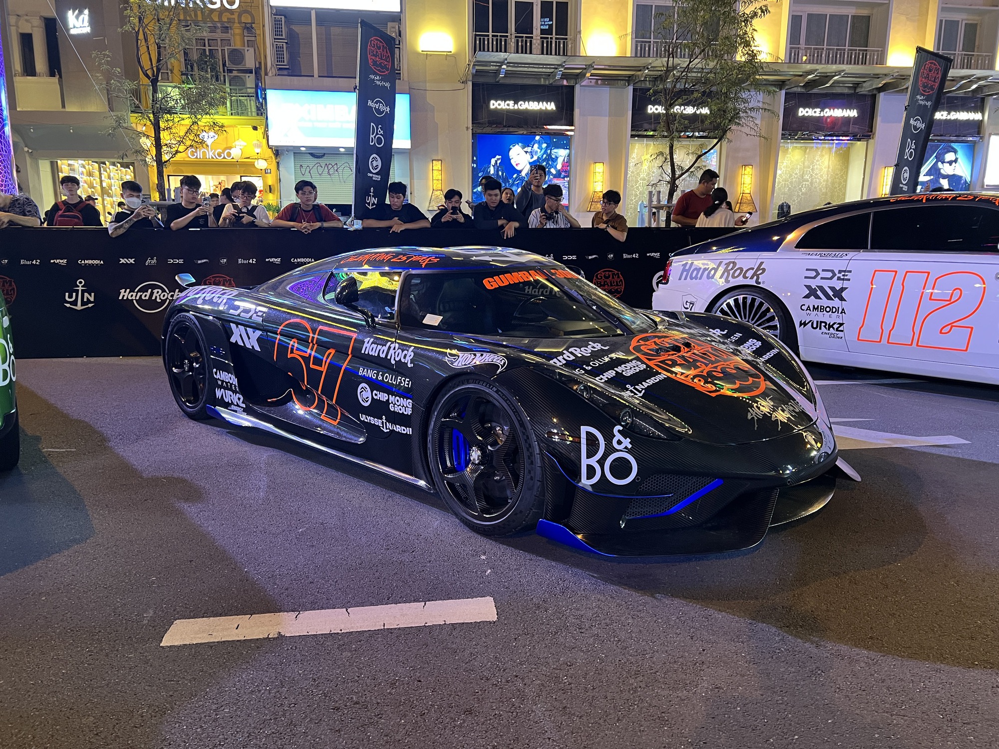 4 xe khủng hút view nhất Gumball 3000: Đính kim cương, có chiếc dùng băng dính cố định bodykit - Ảnh 6