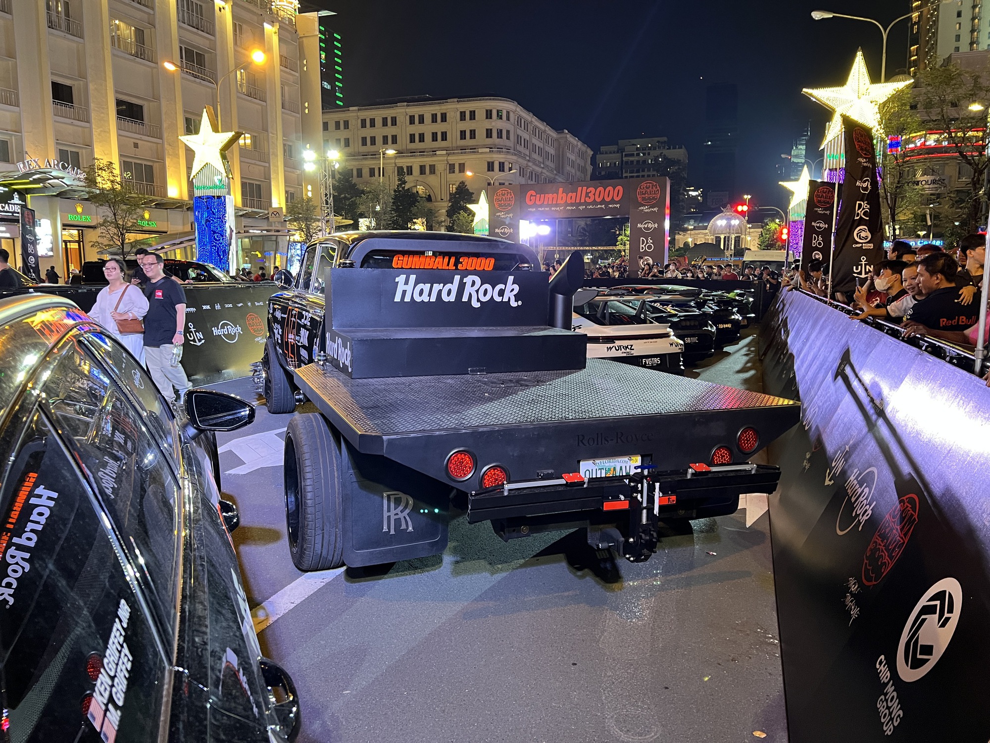 4 xe khủng hút view nhất Gumball 3000: Đính kim cương, có chiếc dùng băng dính cố định bodykit - Ảnh 5